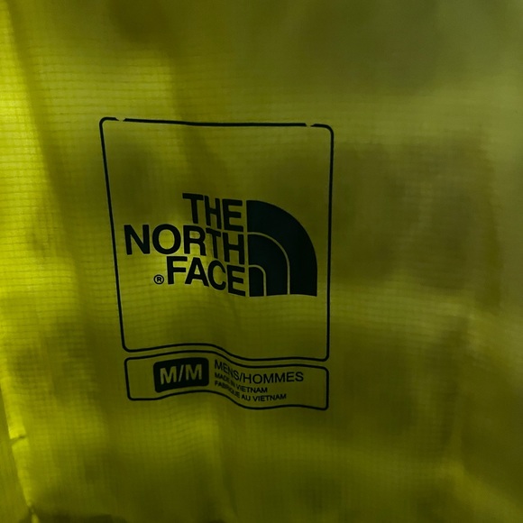 North face puffer jacket - Picture 3 of 3